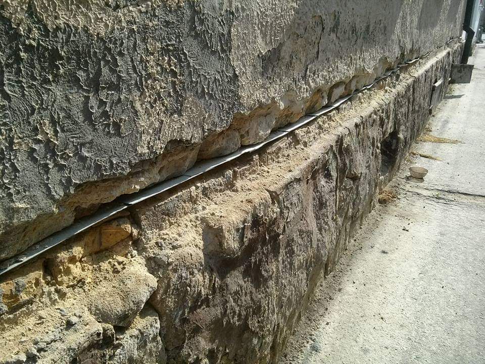Nedves falak végleges vízszigetelése lemezbeütéssel