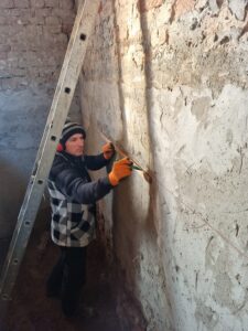 A türjei premontrei kolostor magtárépületének injektálása - előkészület