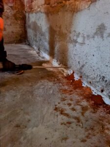 A türjei premontrei kolostor magtárépületének injektálása - előkészület