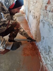 A türjei premontrei kolostor magtárépületének injektálása - előkészület